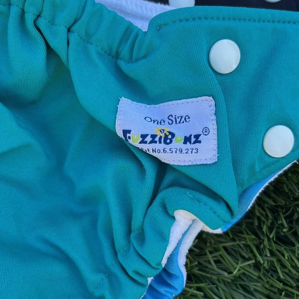 Cloth diaper set fuzzi bunz set of 4 and extra inserts one size